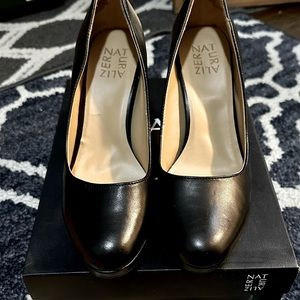 NIB never worn Black Leather Naturalizer Pumps size 7.5